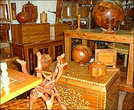 Thuya Wood Articles